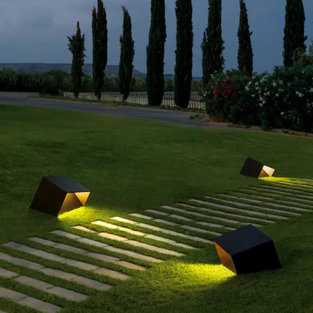 Ray Moderna Trapezoidal Metal/Acrílico Solar Lámpara Exterior, Negro