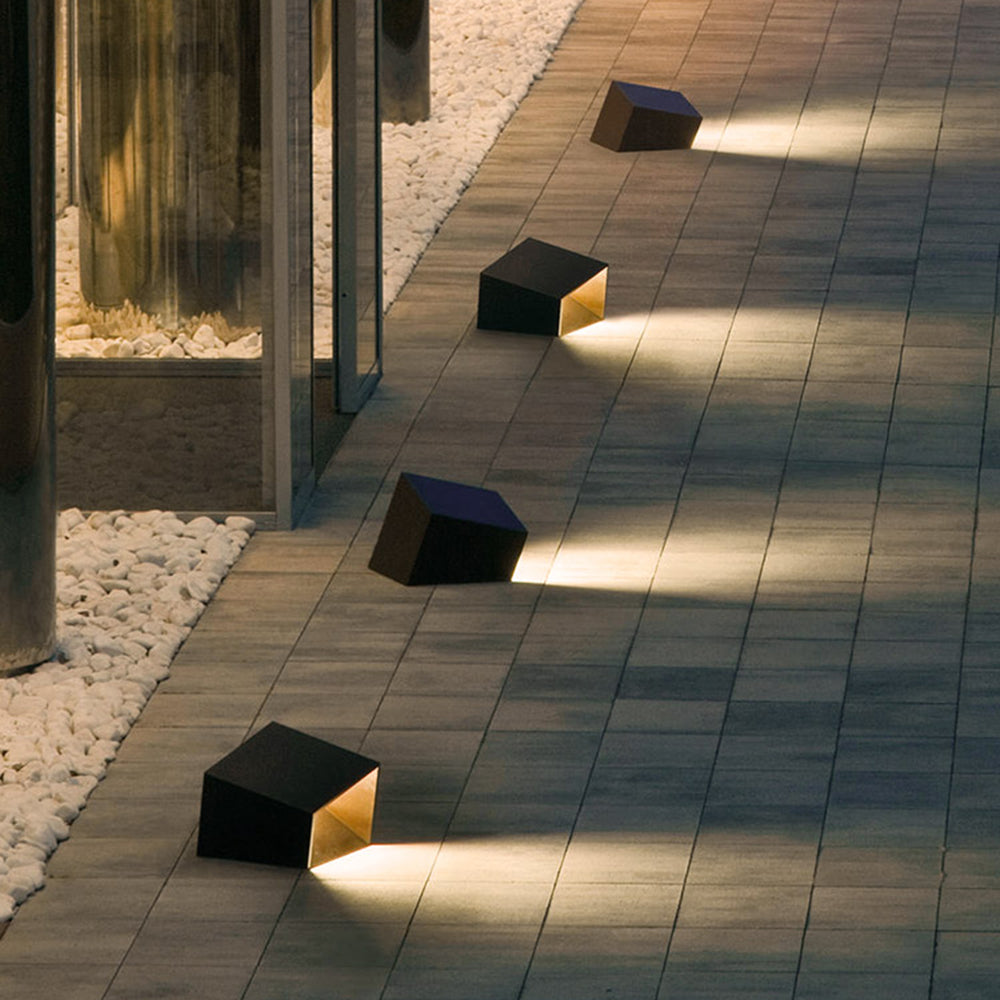 Ray Moderna Trapezoidal Metal/Acrílico Solar Lámpara Exterior, Negro