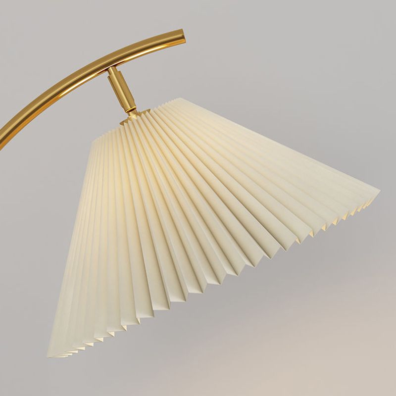 Muto Lámpara de Pie Retro con Pantalla Plegada de Metal y Madera