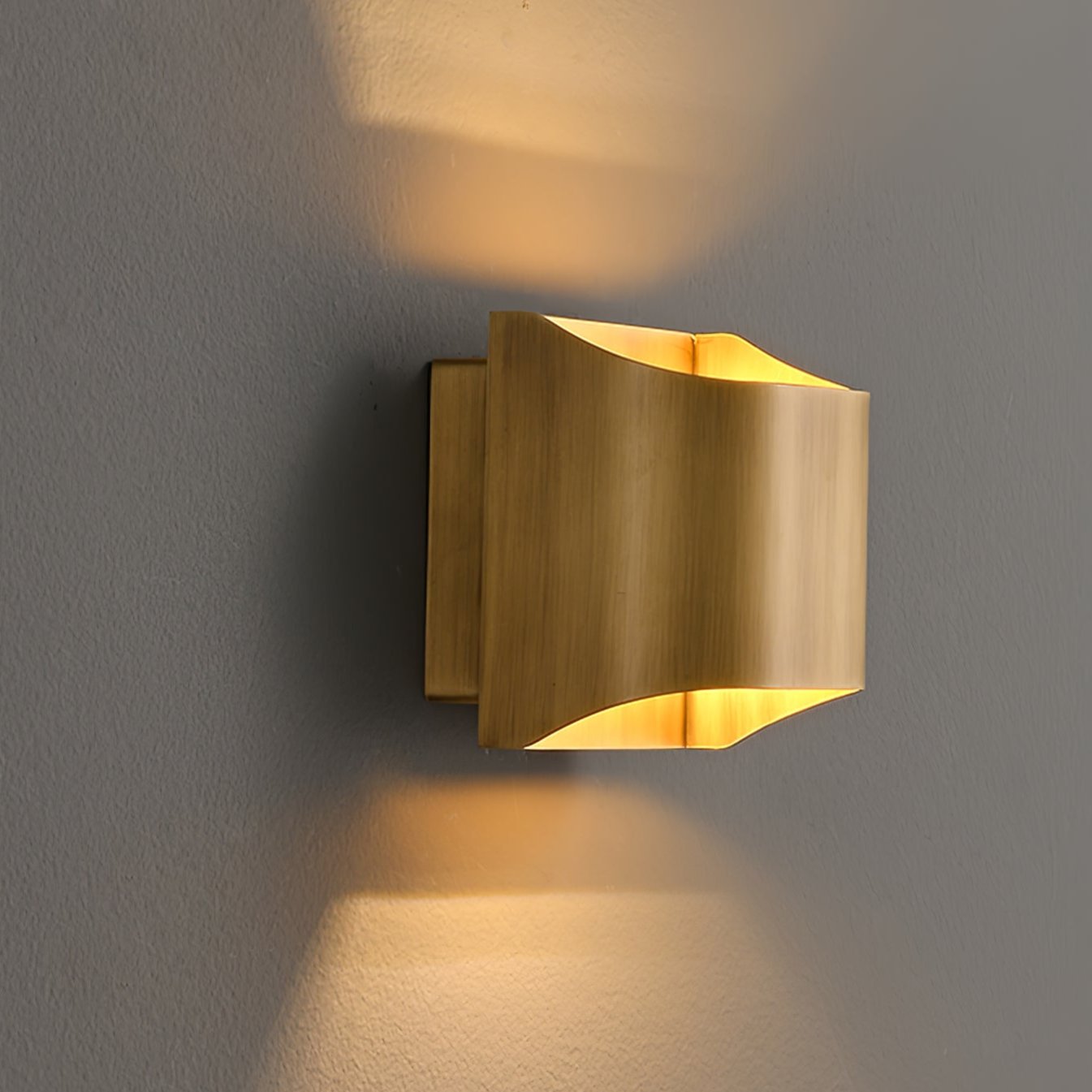 Leclerc Brass Wall Lamp - Letslighting