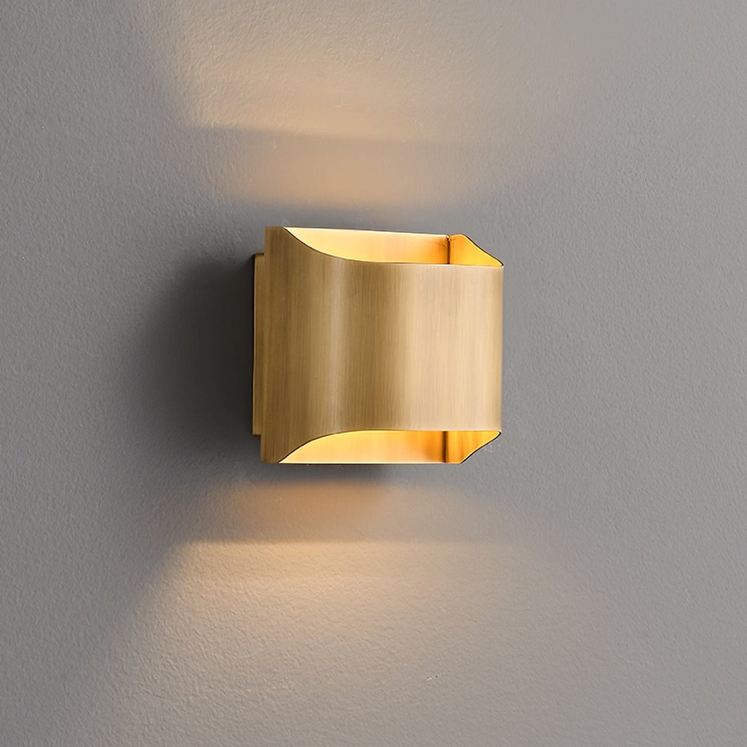 Leclerc Brass Wall Lamp - Letslighting