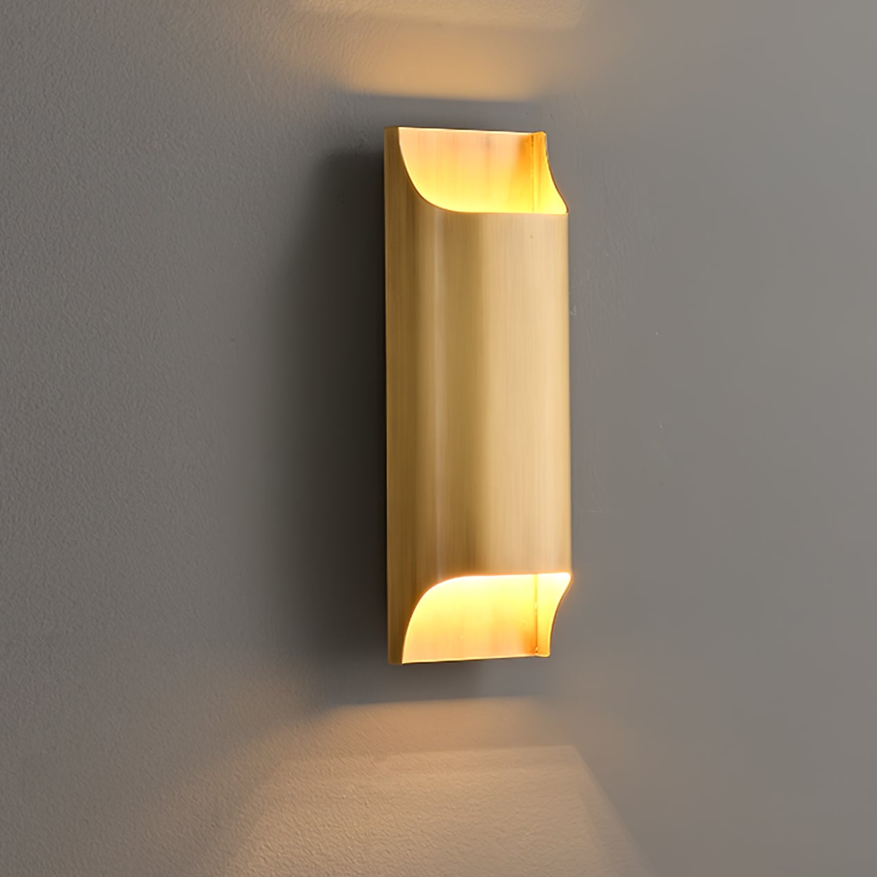 Leclerc Brass Wall Lamp - Letslighting
