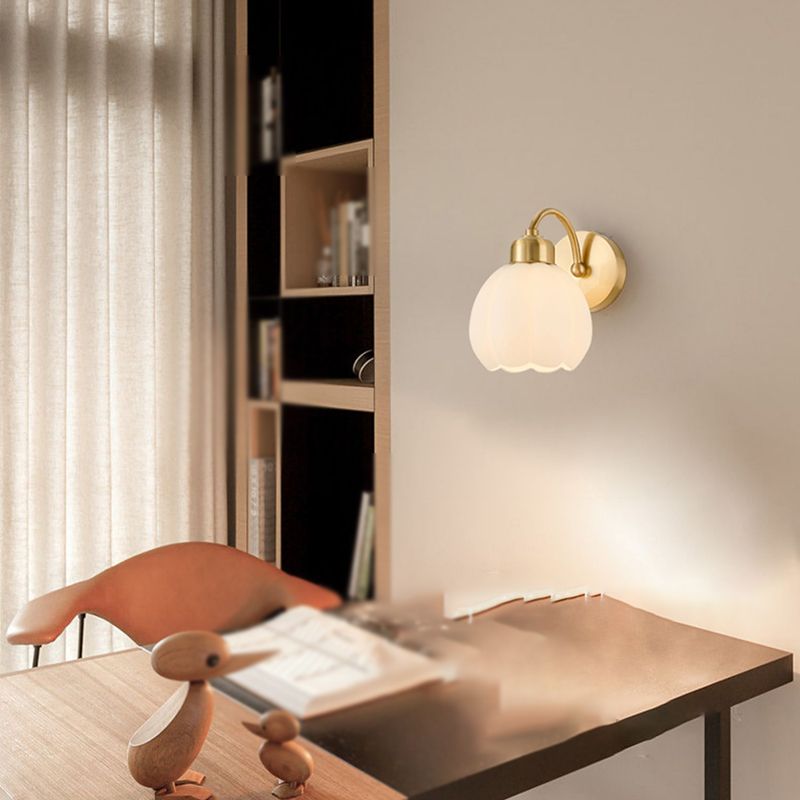 Arisha Lámpara de Pared de Cristal Flor Nórdica Dorada/Imarfil Dormitorio