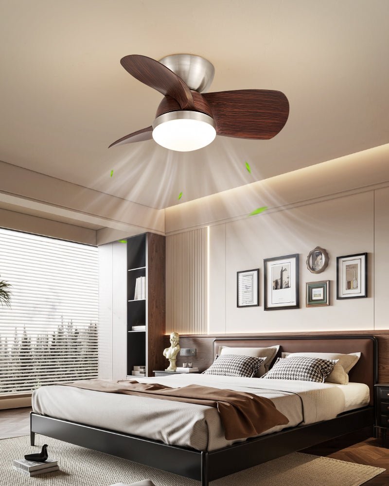 Ventilador de Techo Dyms con Luz en un ambiente de habitación diferente