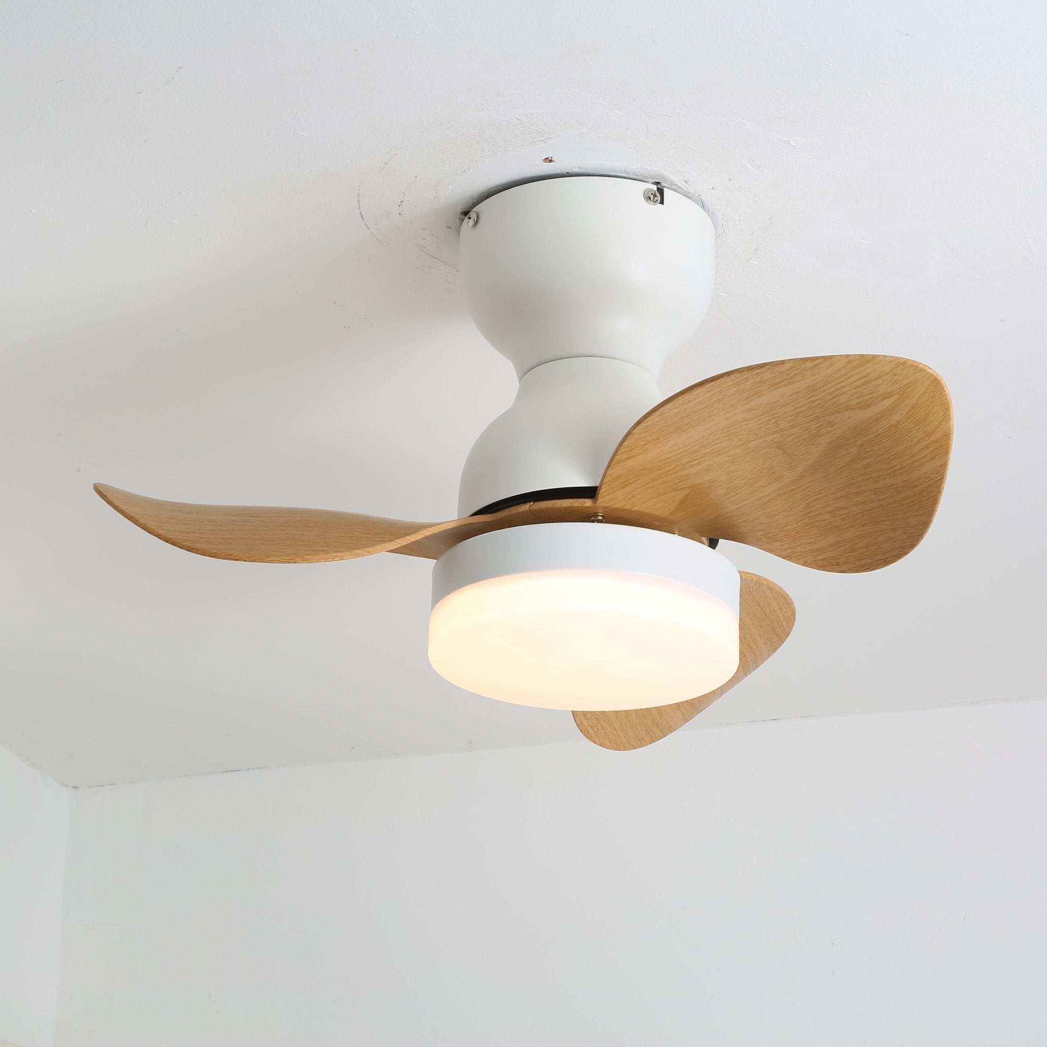 Diagrama de dimensiones del Ventilador de Techo Silas con Luz