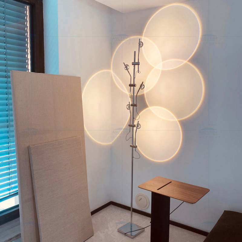 Mira Minimalista Moderna Lineal Metal LED Lámpara de Pie Negra