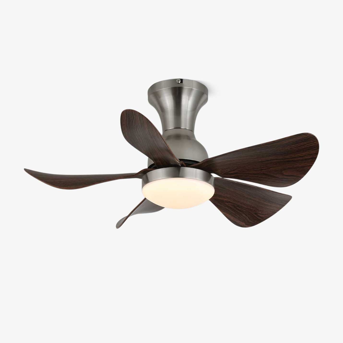 Ventilador de techo moderno Novaro con luz, aspas con veta de madera de nogal y estructura metálica.