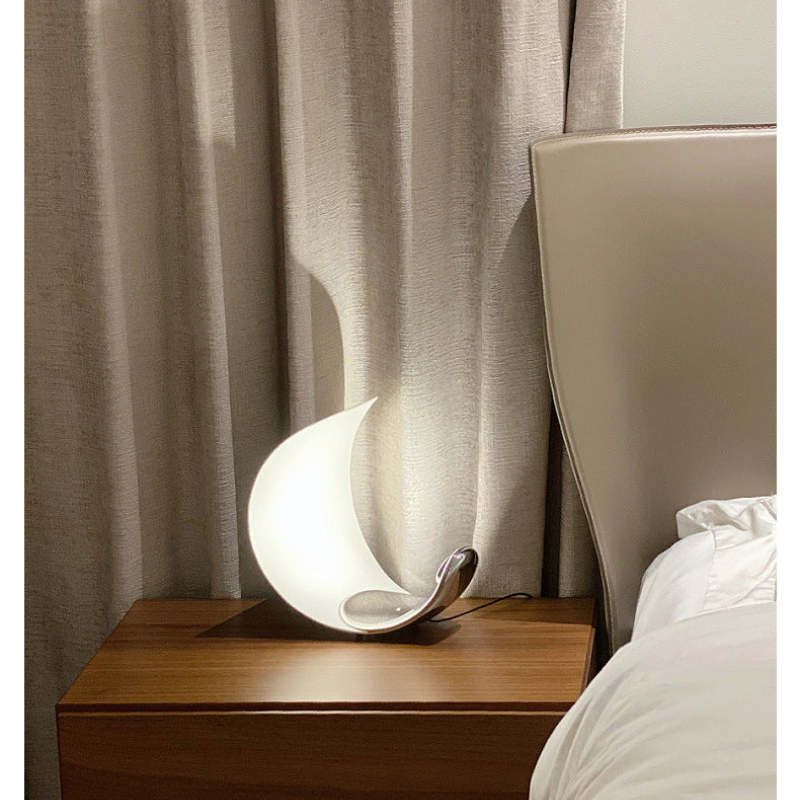 Aria Moderna Diseño Luna Metal Lámpara de Mesa Dorada