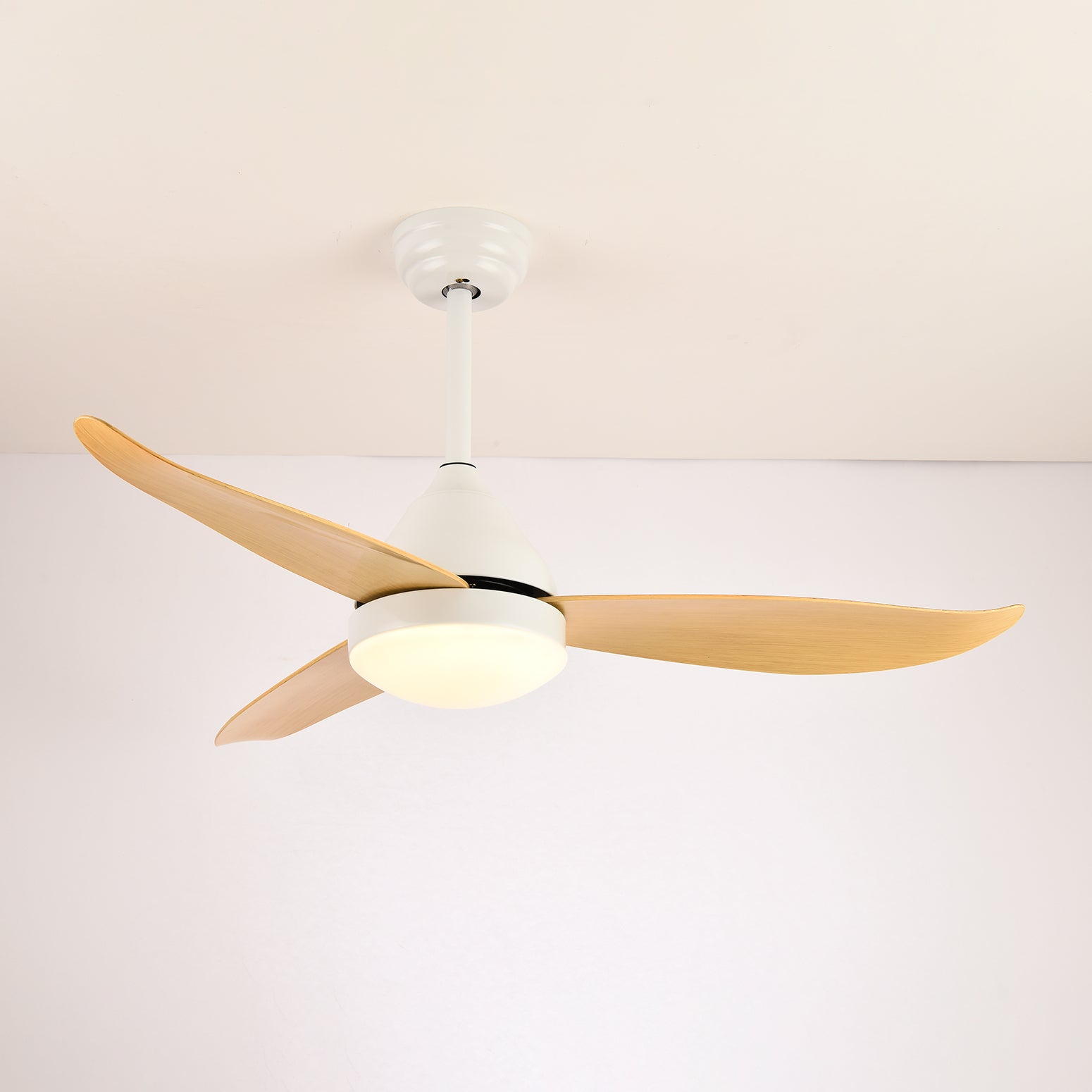 Ventilador de Techo Moderno Fia de Madera con Luz