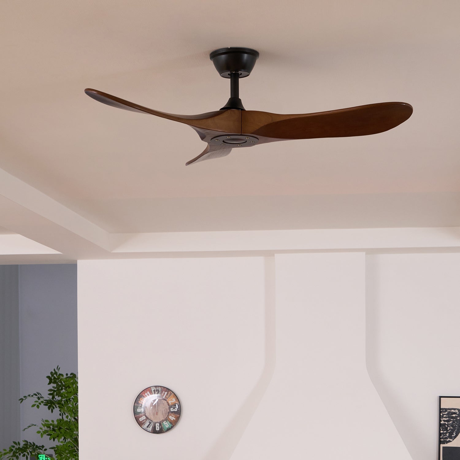 Ventilador de Techo de Madera Aviona, ilustrando el flujo de aire de 6 velocidades.