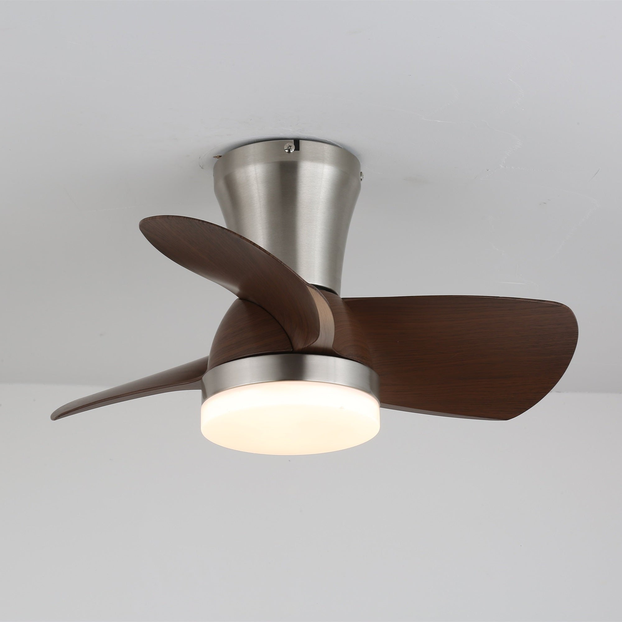 Lámpara Ventilador de Techo Deynor en un ambiente de salón moderno