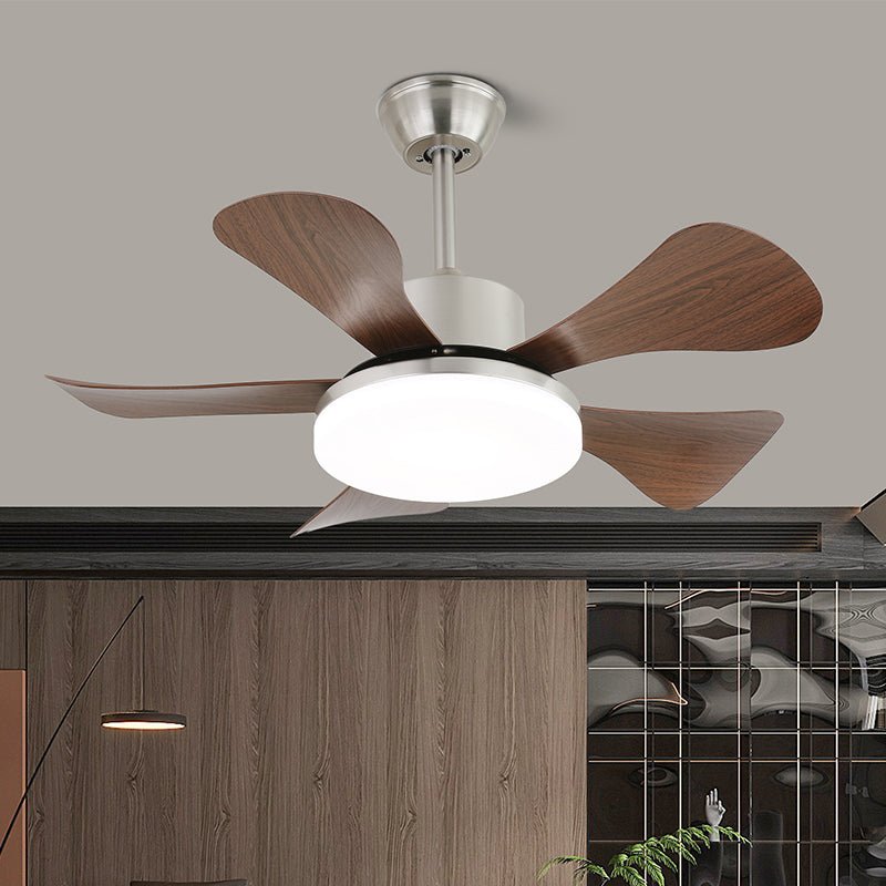 Ventilador de techo moderno Aurefan con luz, vista lateral, mostrando las aspas de madera