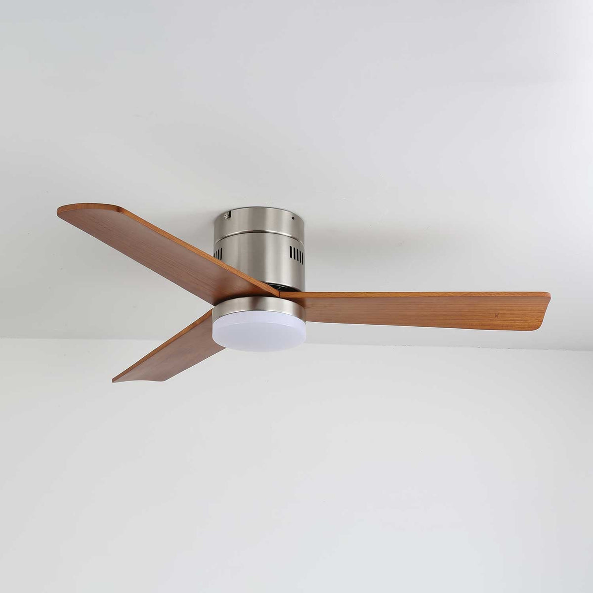 Ventilador de Techo Eris Minimalista de Madera con Luz, ideal para ambientes interiores
