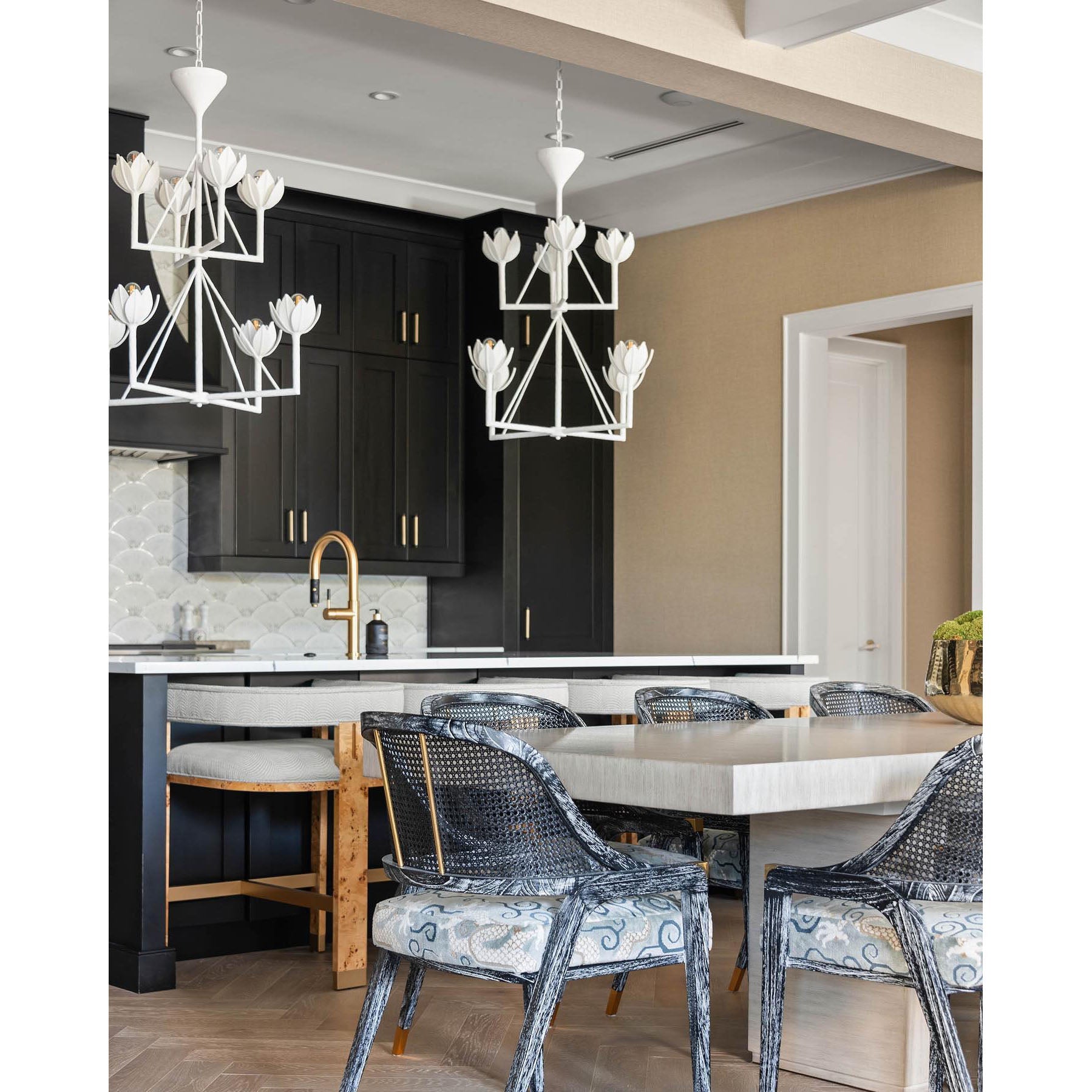Ulmaris Floral Metal Chandelier - Letslighting