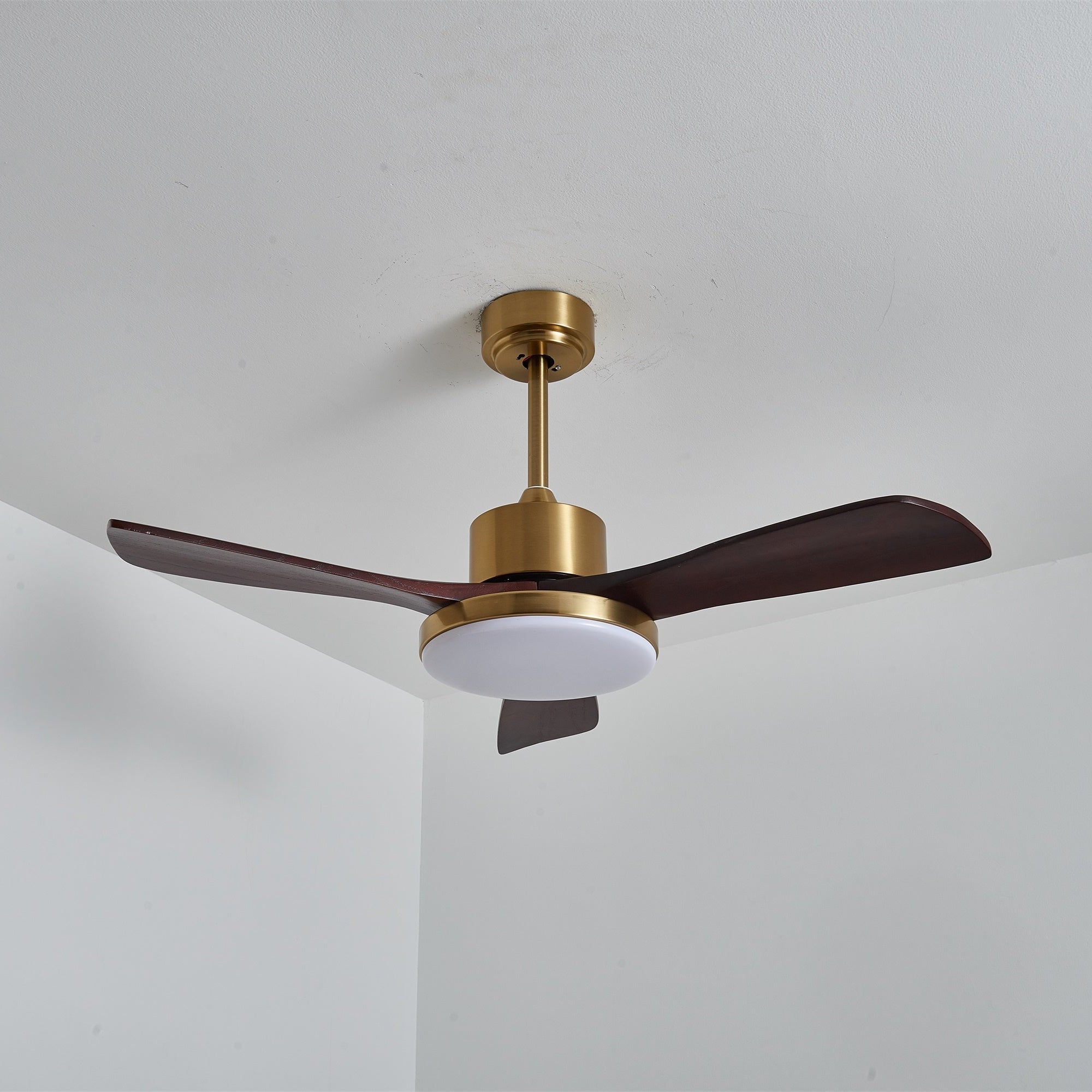 Lámpara Ventilador de Techo Xen mostrando el LED integrado