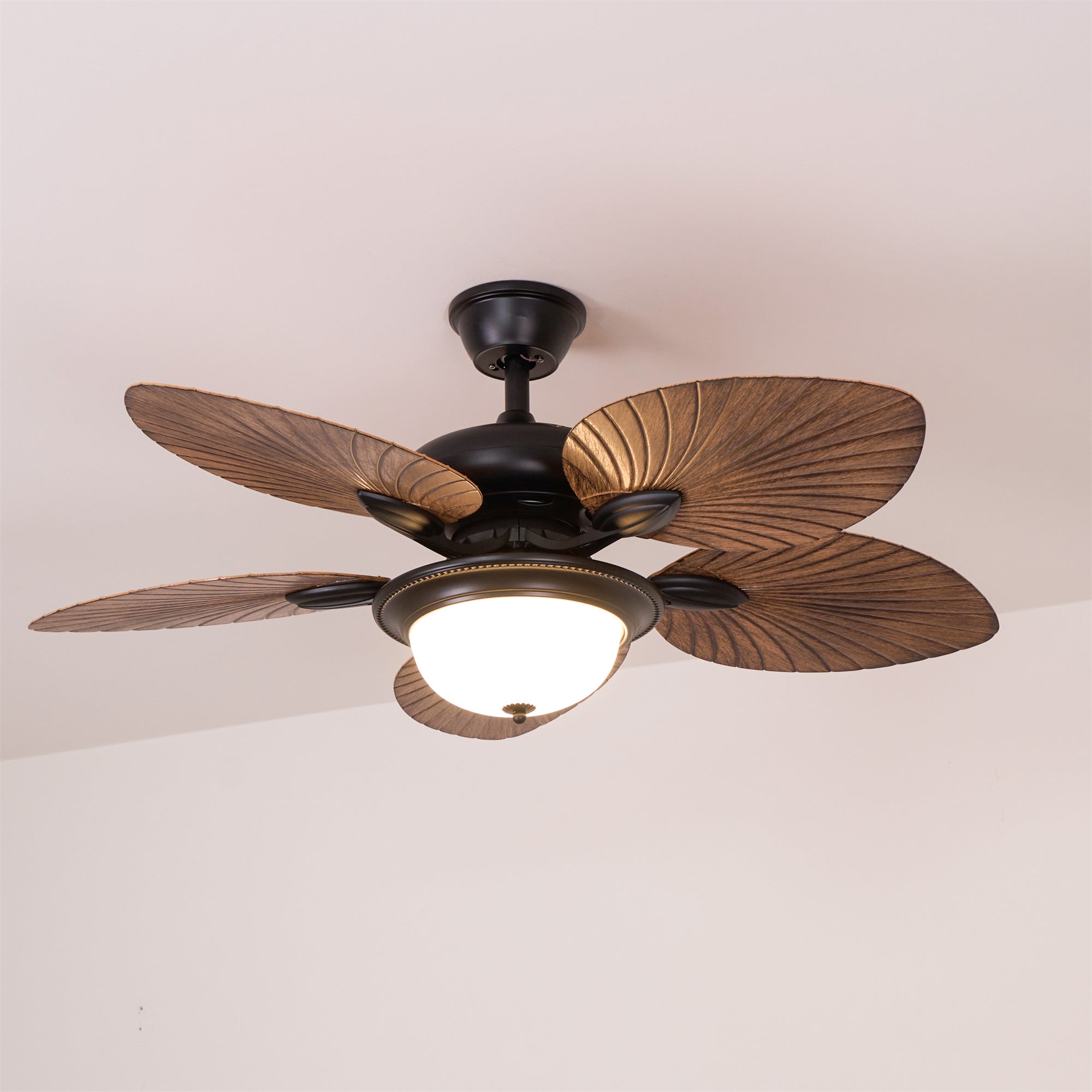 Ventilador de Techo Tropical Virel de Madera con Luz, vista de instalación