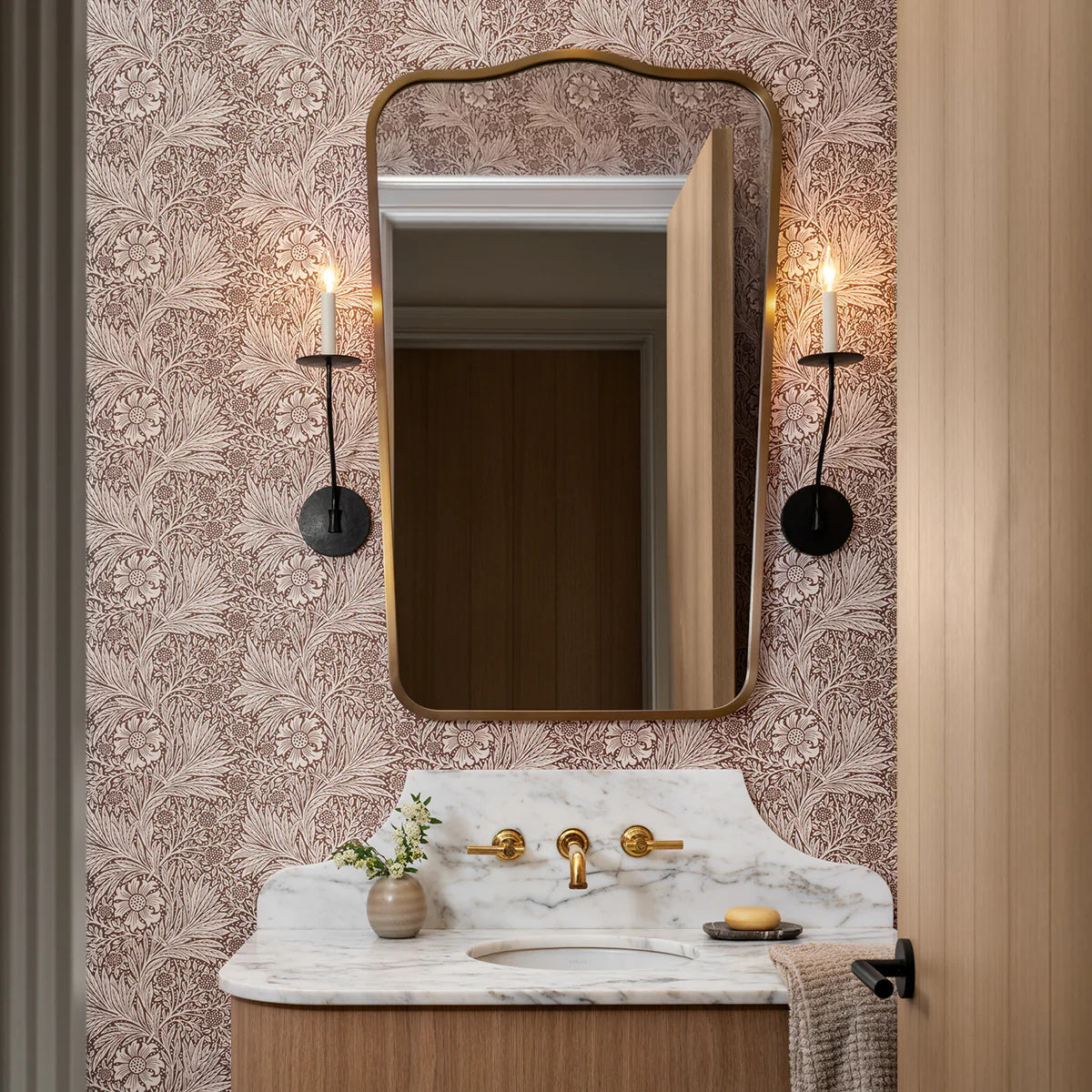 Eris Wall Lamp Brass