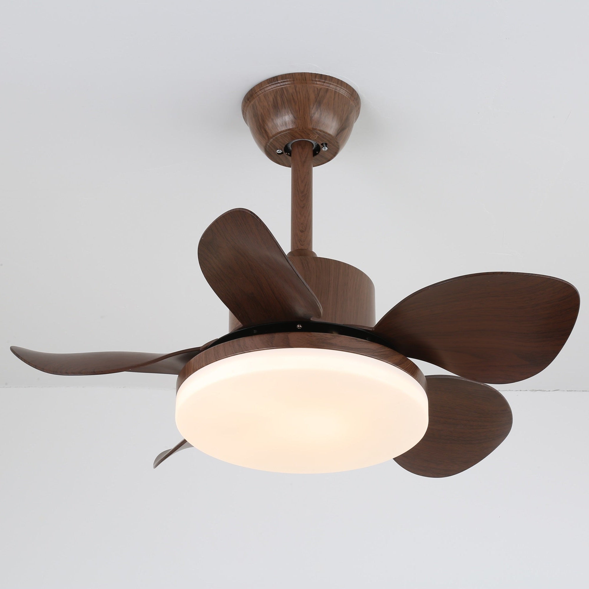 Luz del ventilador Alenya demostrando el control de 6 velocidades
