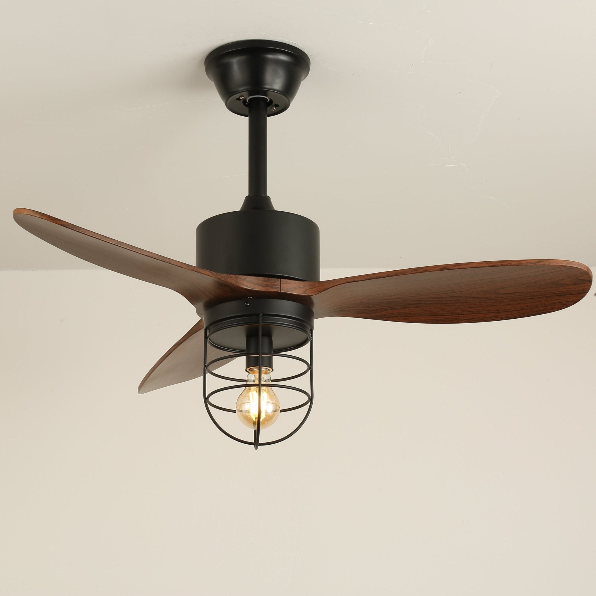 Ventilador de Techo Industrial de Madera Brisora con Luz, con detalle de la pantalla de cristal