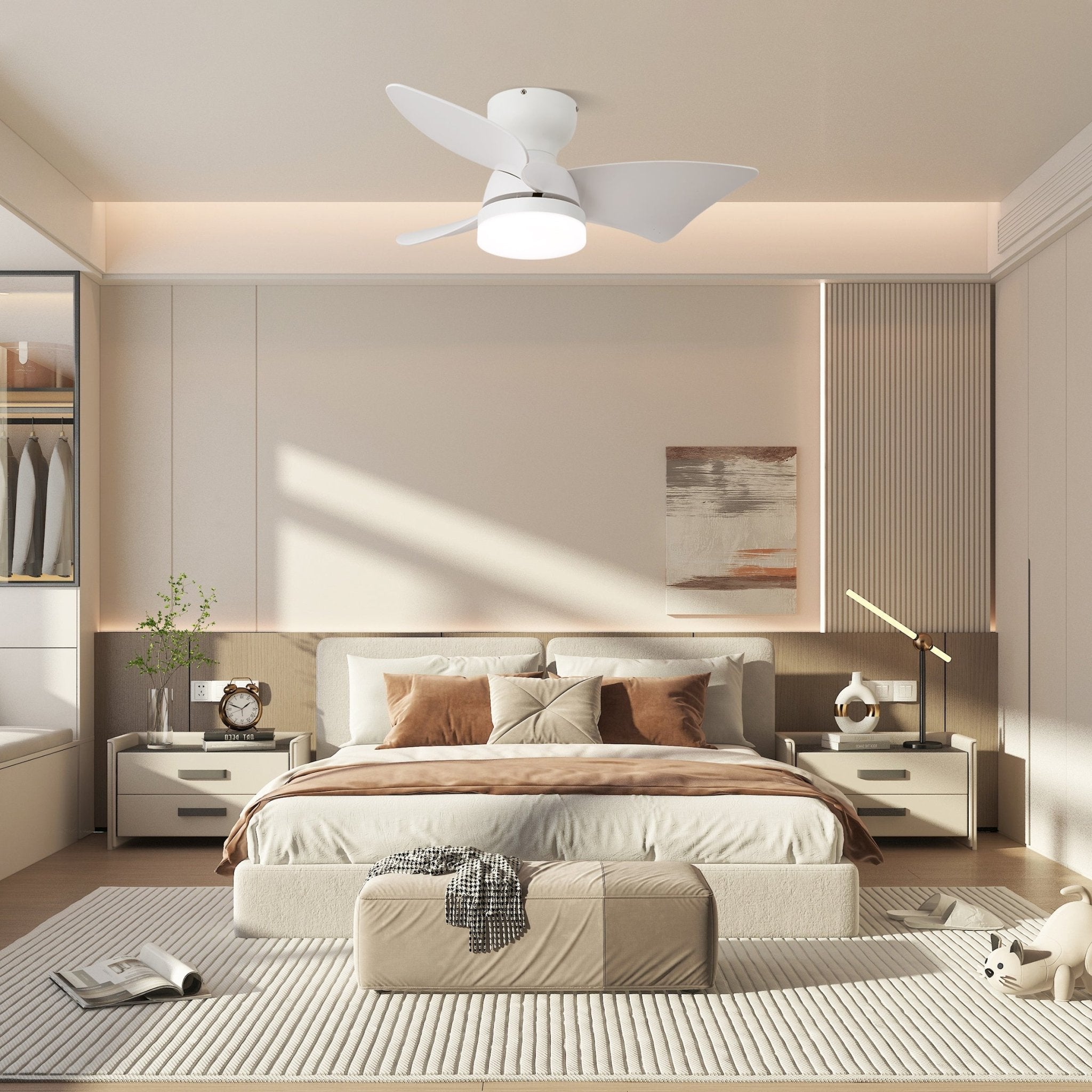 Primer plano de los detalles de metal plateado del Ventilador de Techo Mirella con luz