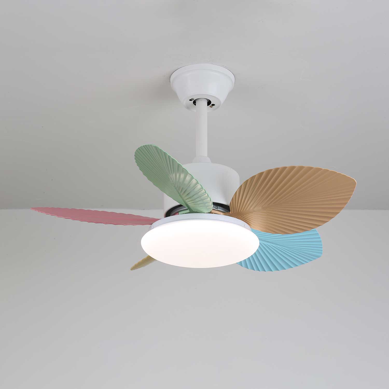 Ventilador de Techo Liora de Cristal Colorido, primer plano de la potencia de 35W