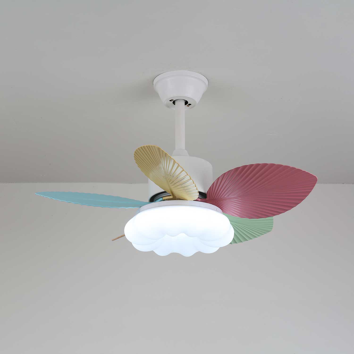 Ventilador de Techo Liora de Cristal Colorido, con luz natural