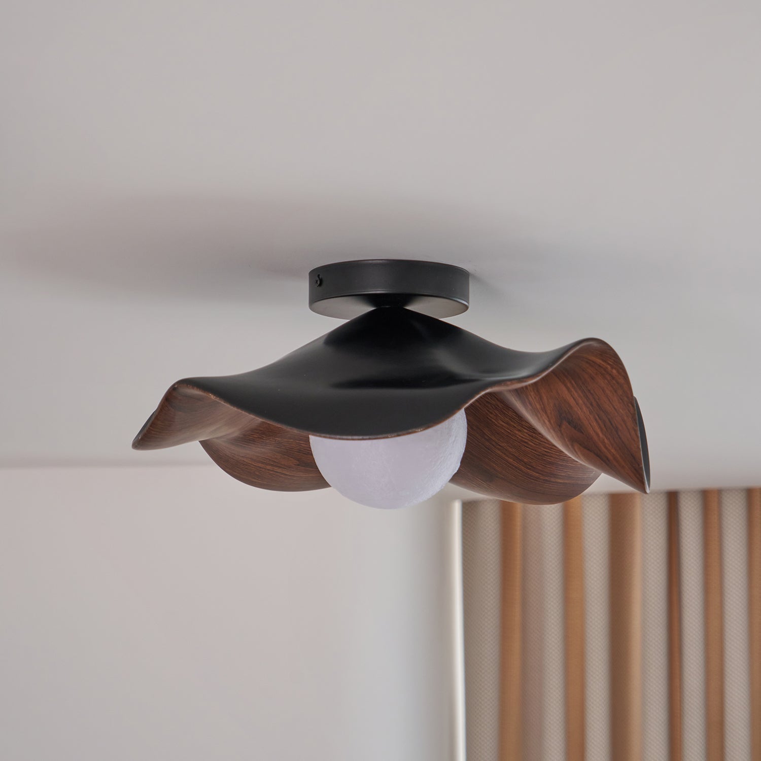 Muto Lámpara de Techo de Madera en Negro y Blanco