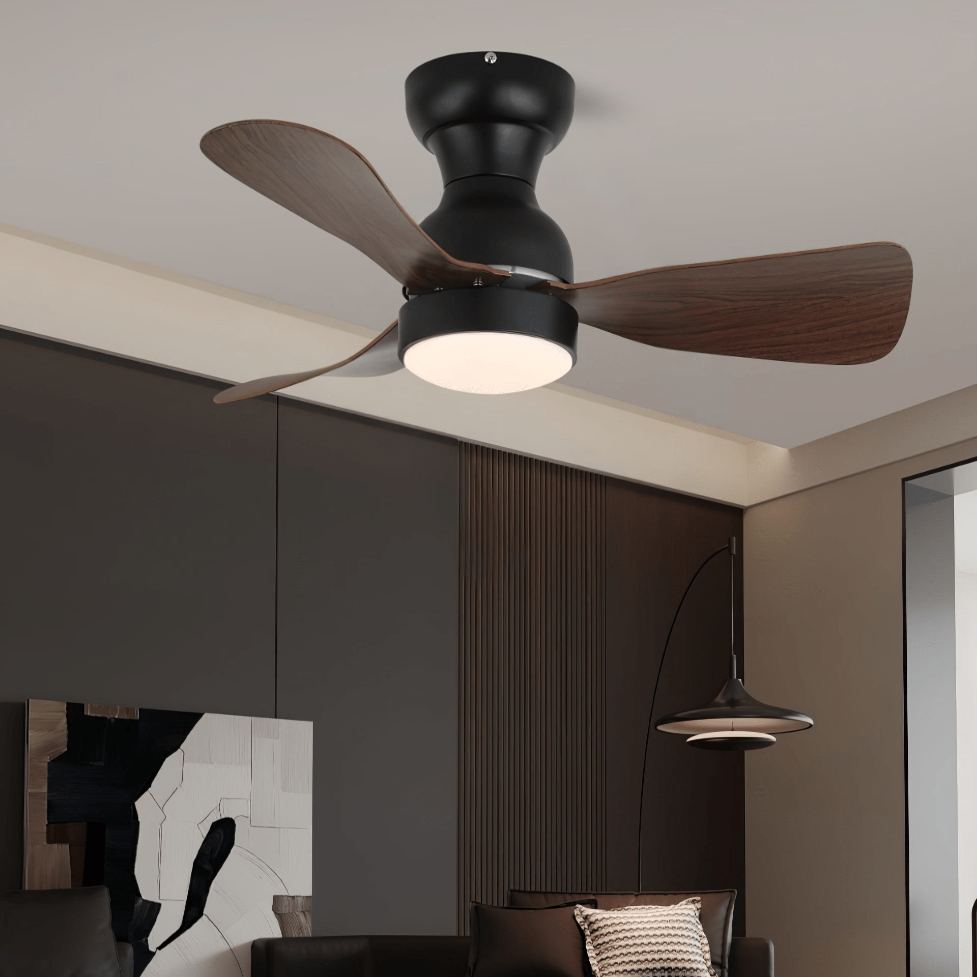 Vista de cerca de las aspas de madera del ventilador de techo Aurdorus