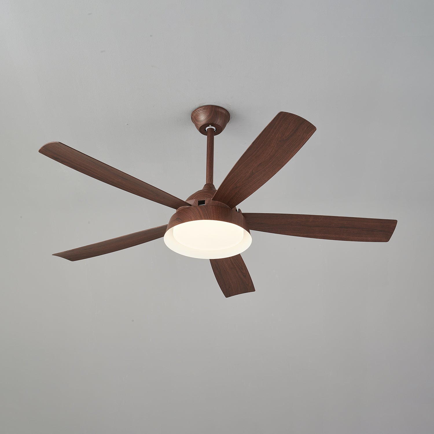 Ventilador de Techo Orvino con Luz de Madera, detalle del montaje