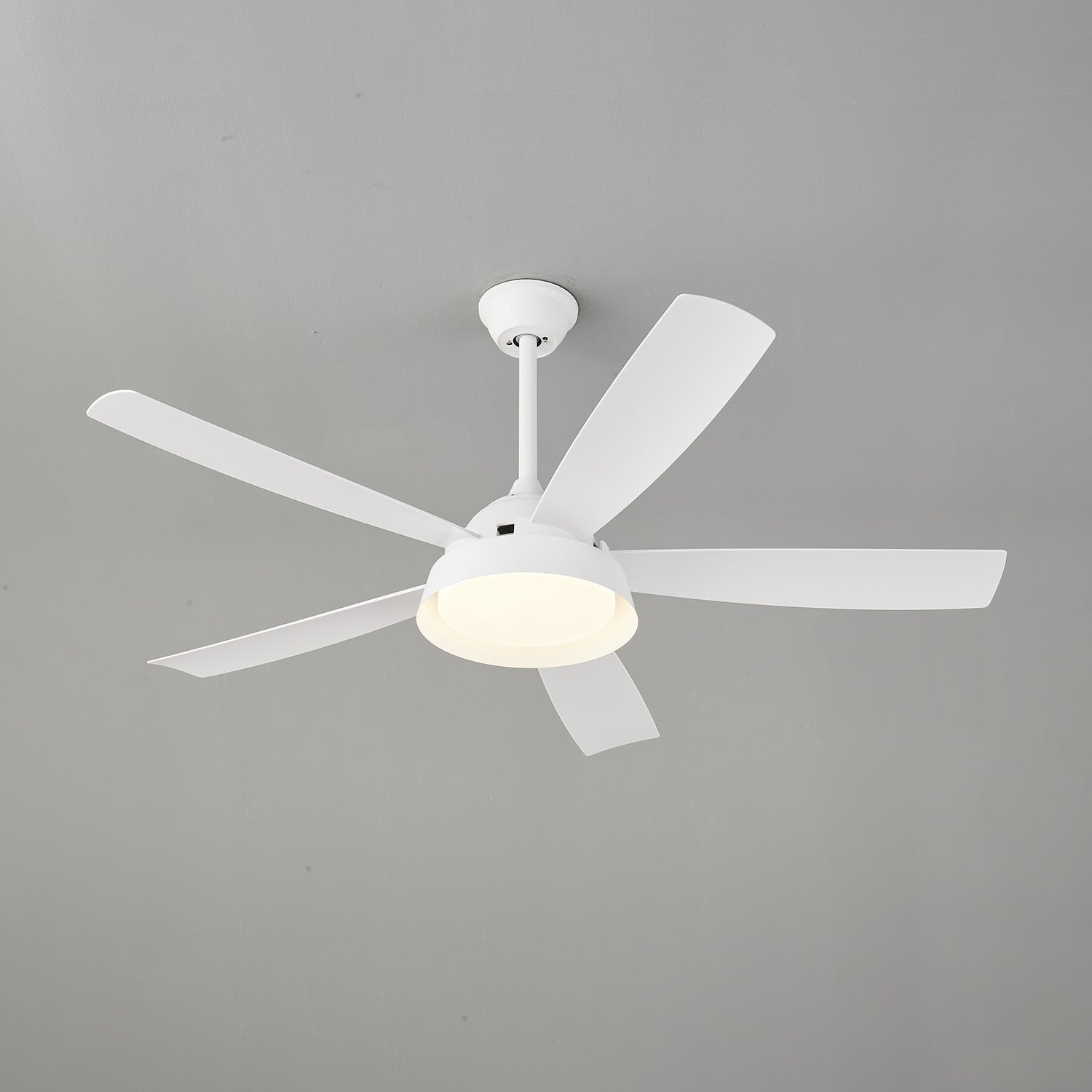 Ventilador de Techo Orvino con Luz de Madera, diseño contemporáneo
