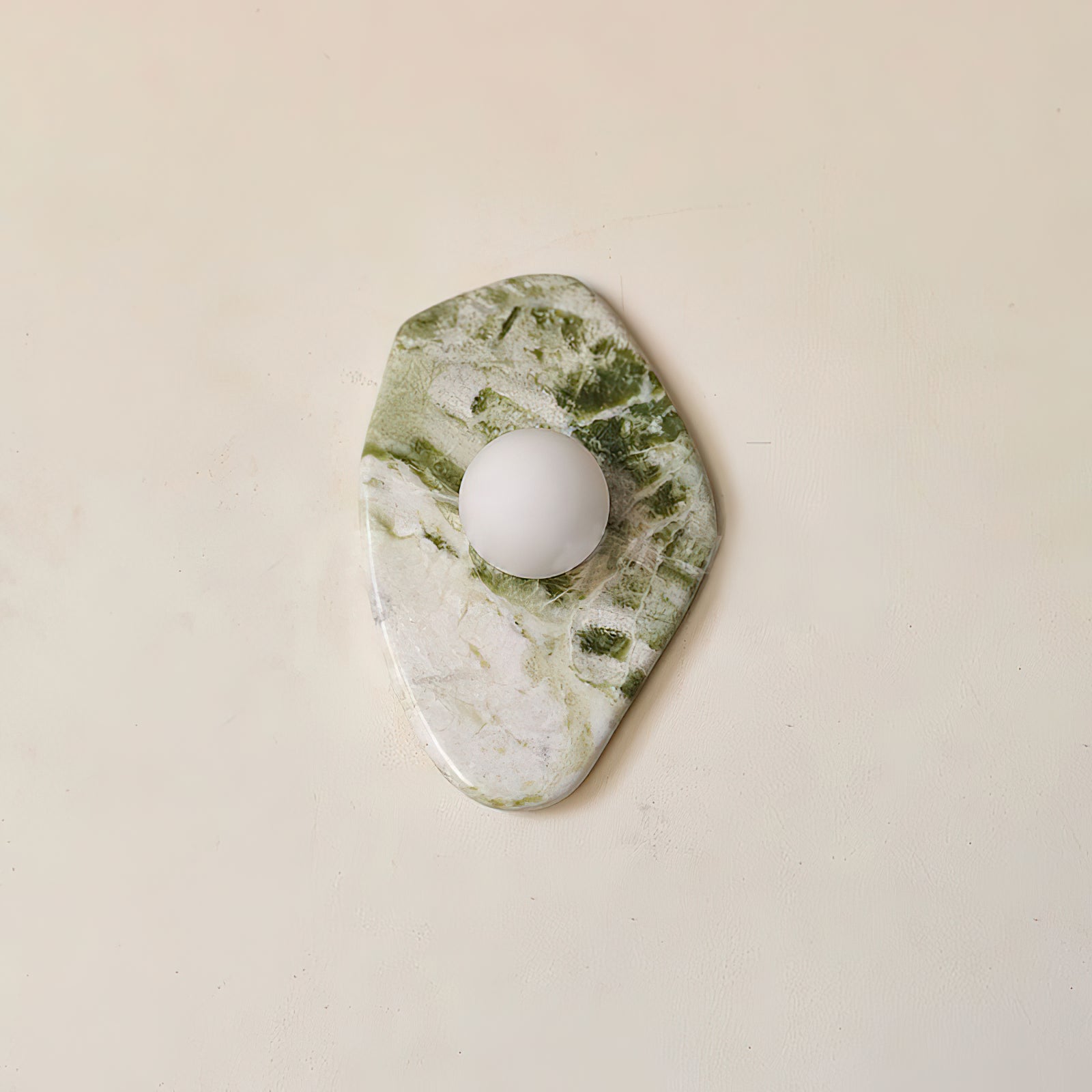 Avi Lámpara de Pared Orgánica de Mármol Verde