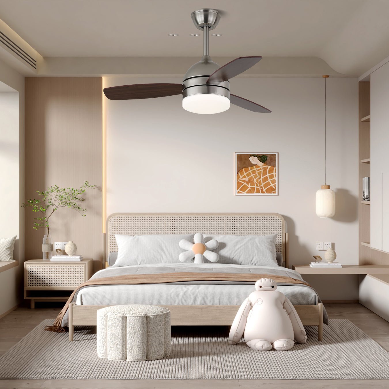 Detalle de las aspas de madera del ventilador y la luz LED integrada