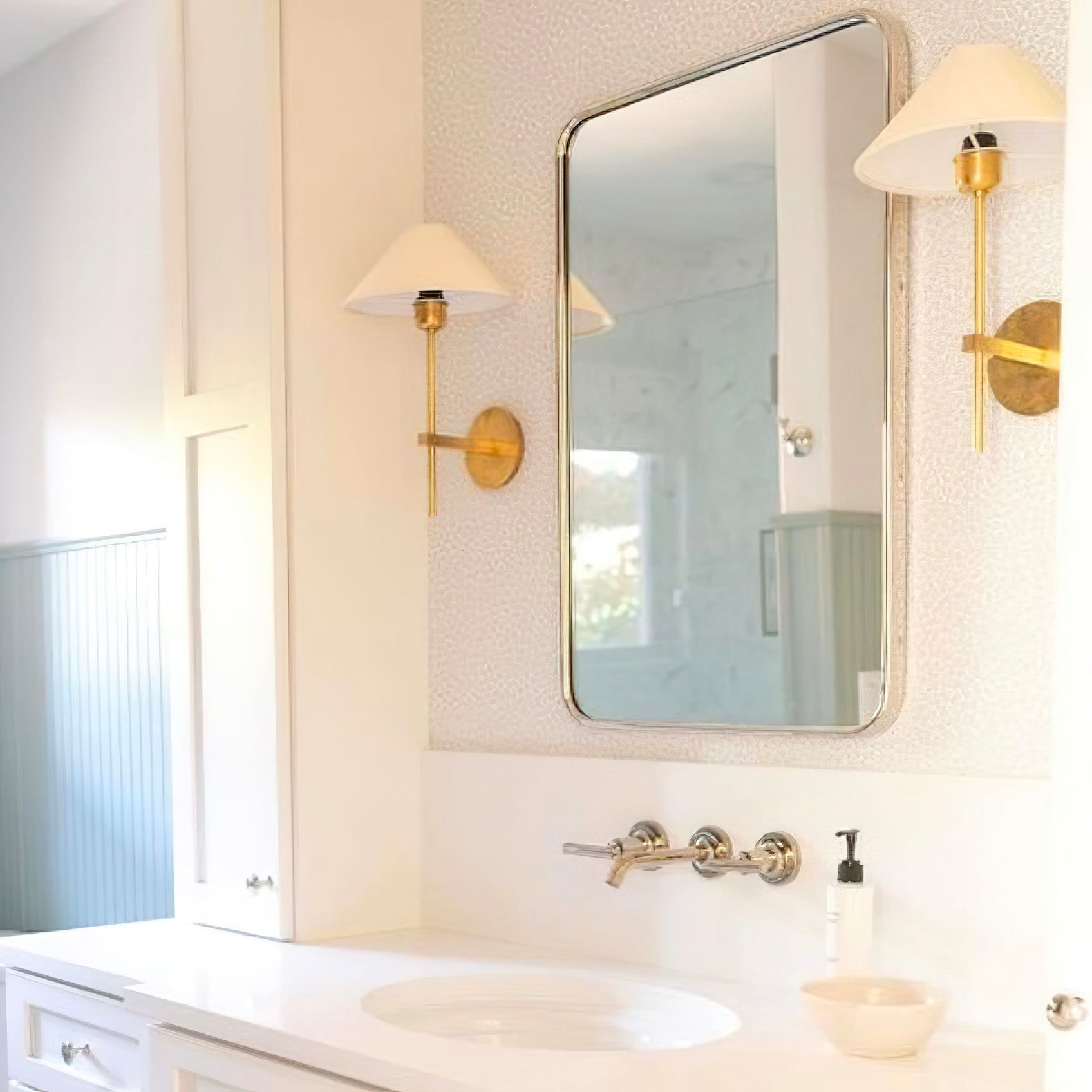 Silva Lámpara de Pared con Pantalla Cónica Blanca de Tela