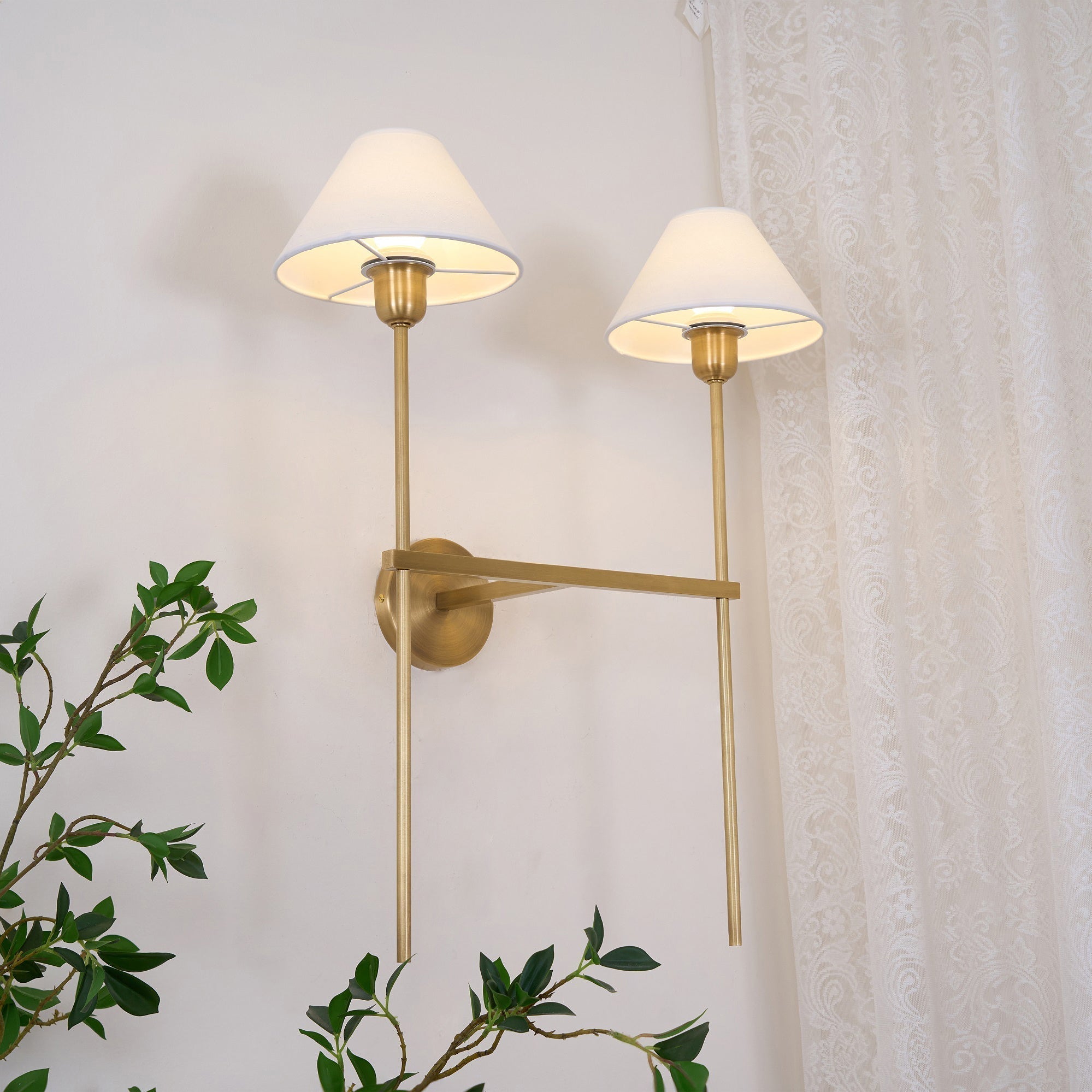 Silva Lámpara de Pared con Pantalla Cónica Blanca de Tela