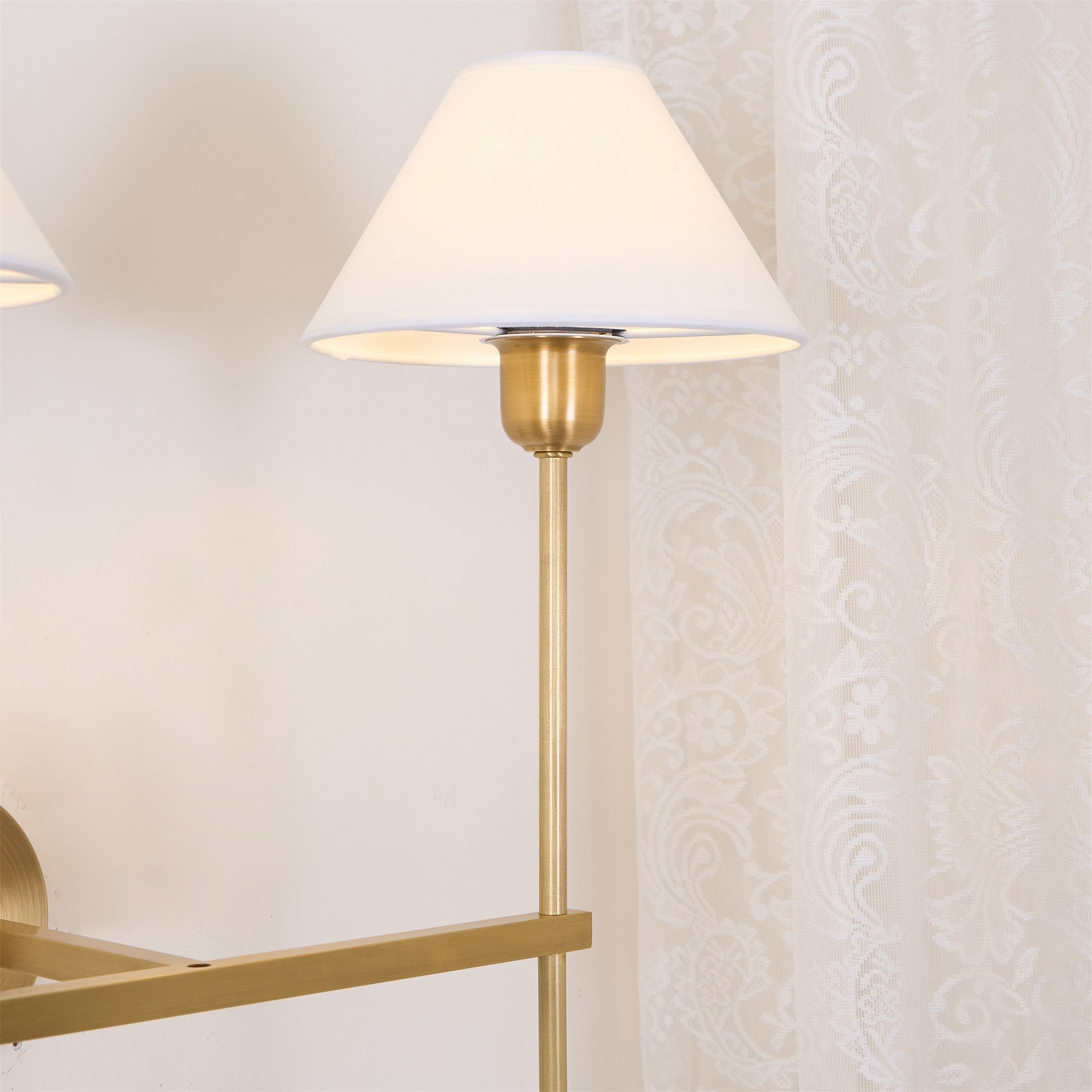 Silva Lámpara de Pared con Pantalla Cónica Blanca de Tela