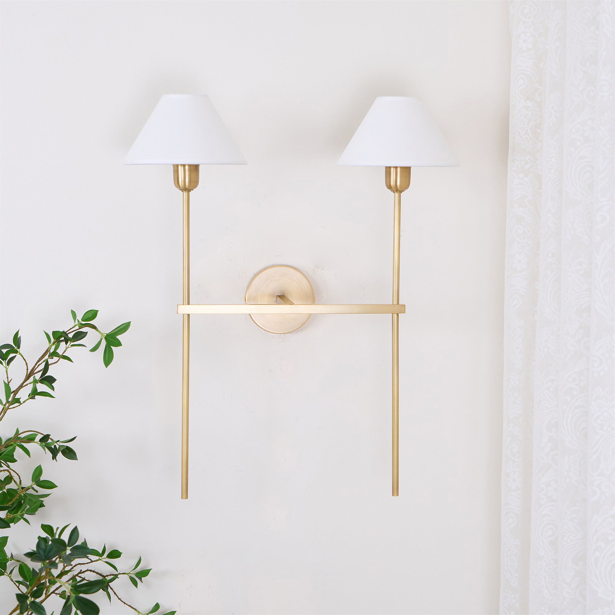 Silva Lámpara de Pared con Pantalla Cónica Blanca de Tela