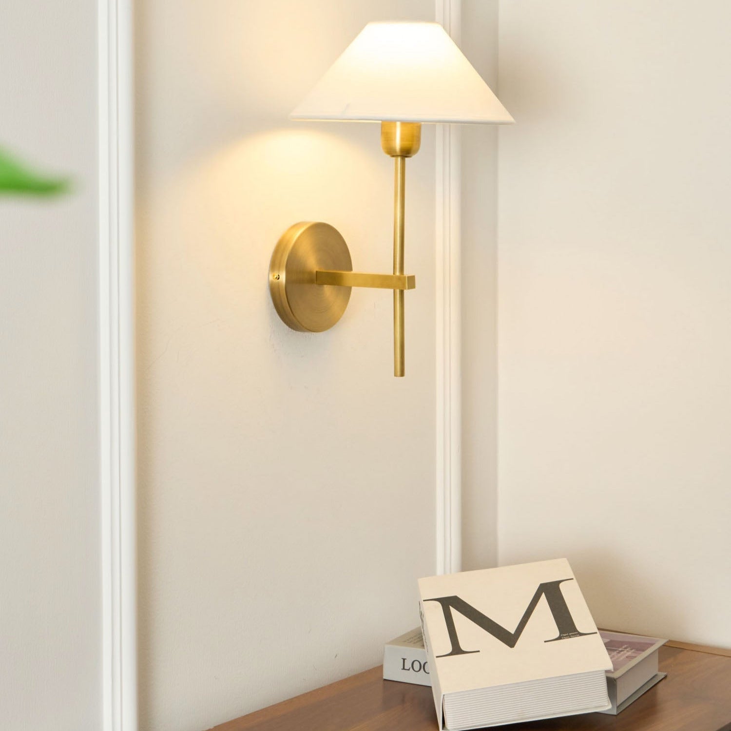 Silva Lámpara de Pared con Pantalla Cónica Blanca de Tela