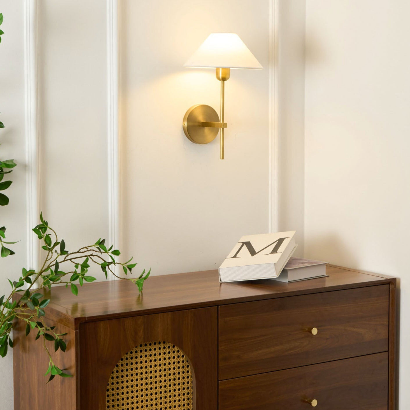 Silva Lámpara de Pared con Pantalla Cónica Blanca de Tela