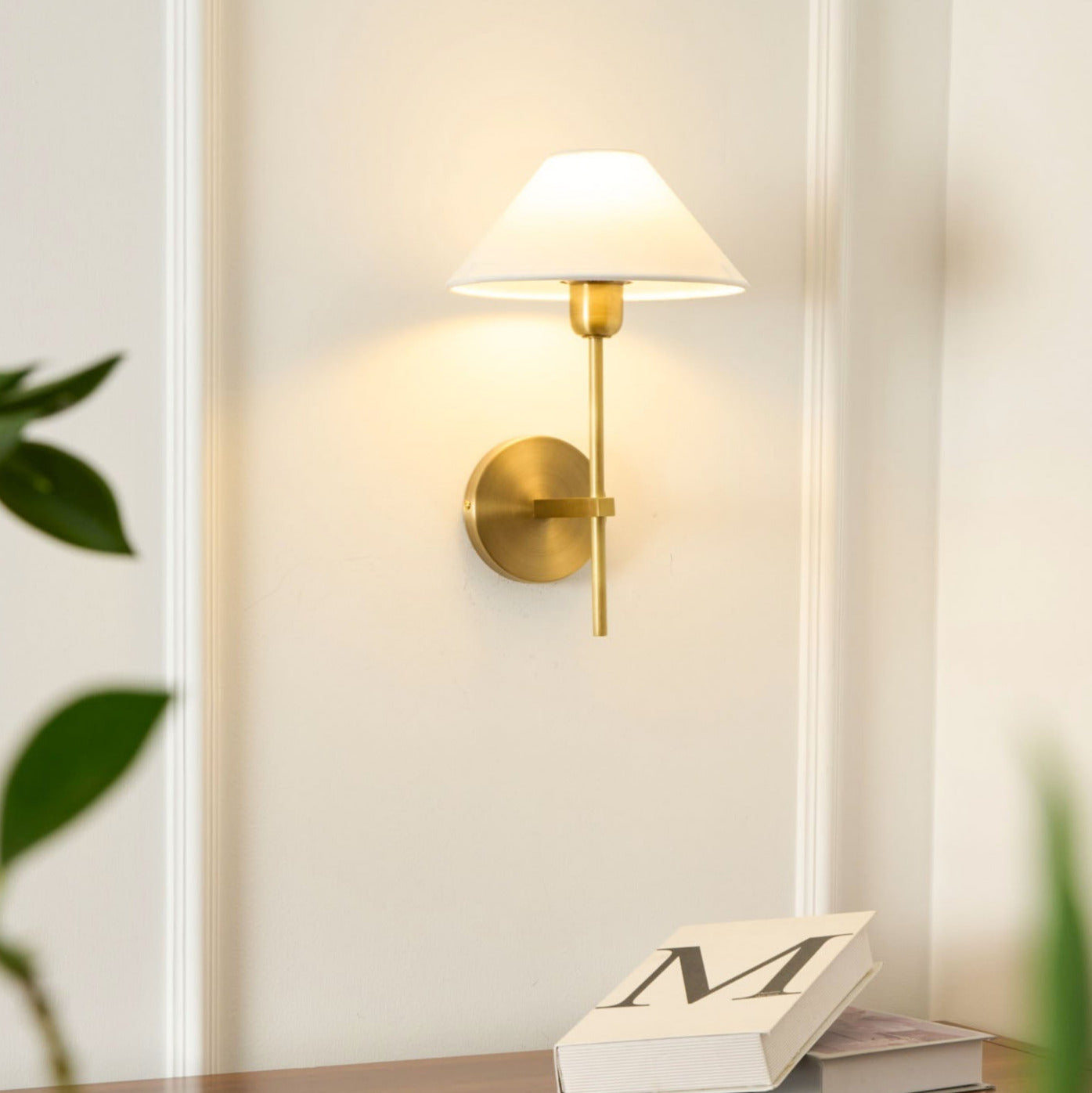 Silva Lámpara de Pared con Pantalla Cónica Blanca de Tela