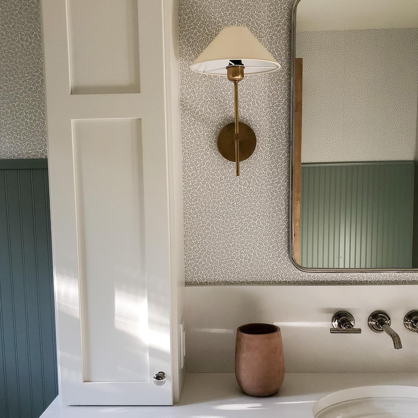 Silva Lámpara de Pared con Pantalla Cónica Blanca de Tela