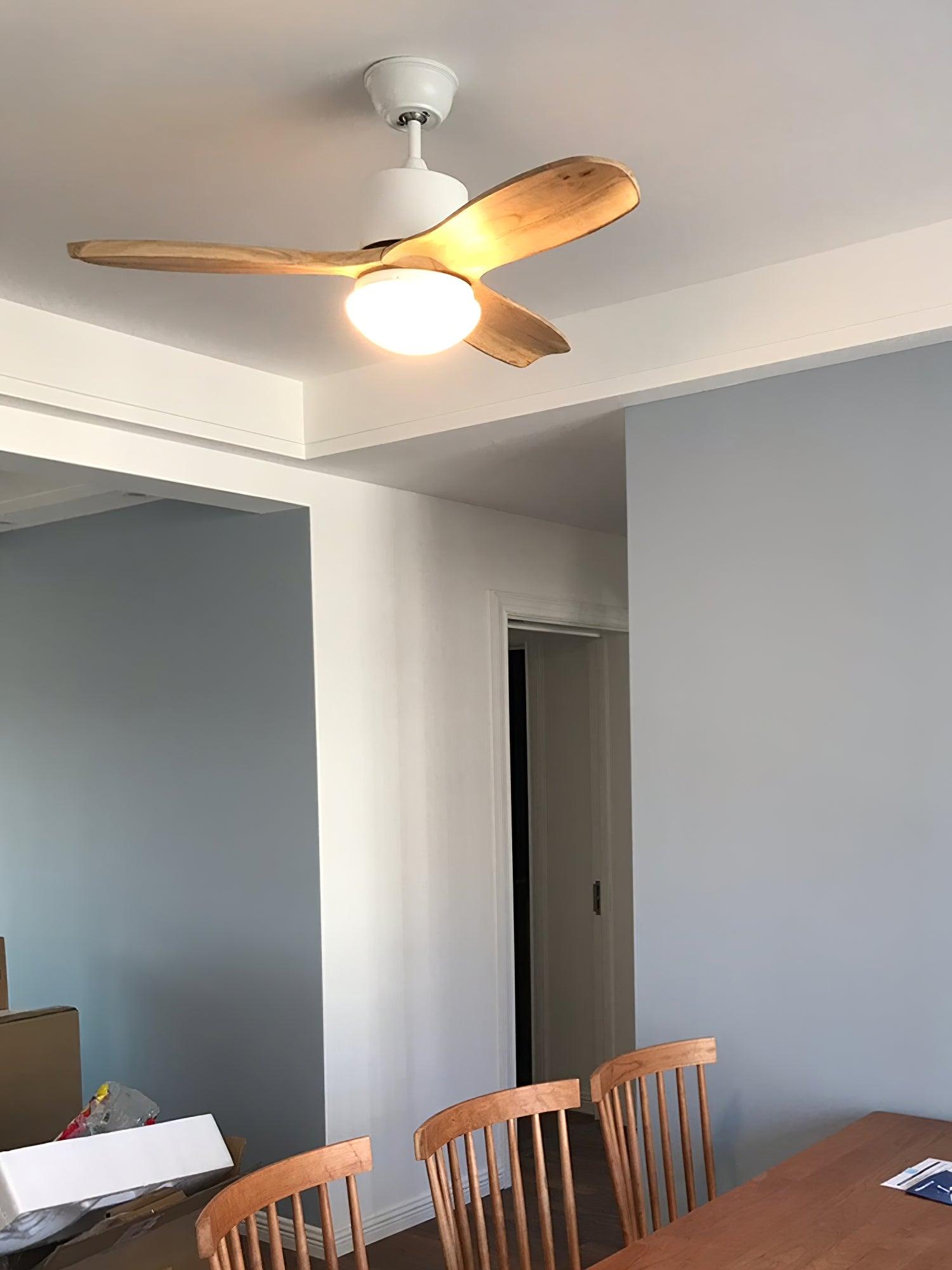 Diagrama que muestra las dimensiones del ventilador con luz Brivel de 107cm de diámetro.