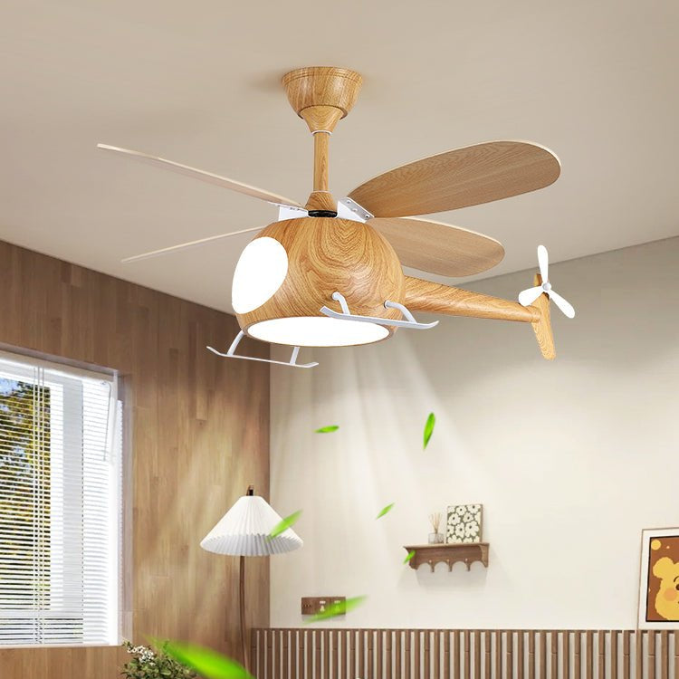 Vista lateral del ventilador con luz Aviara Moderno de Madera