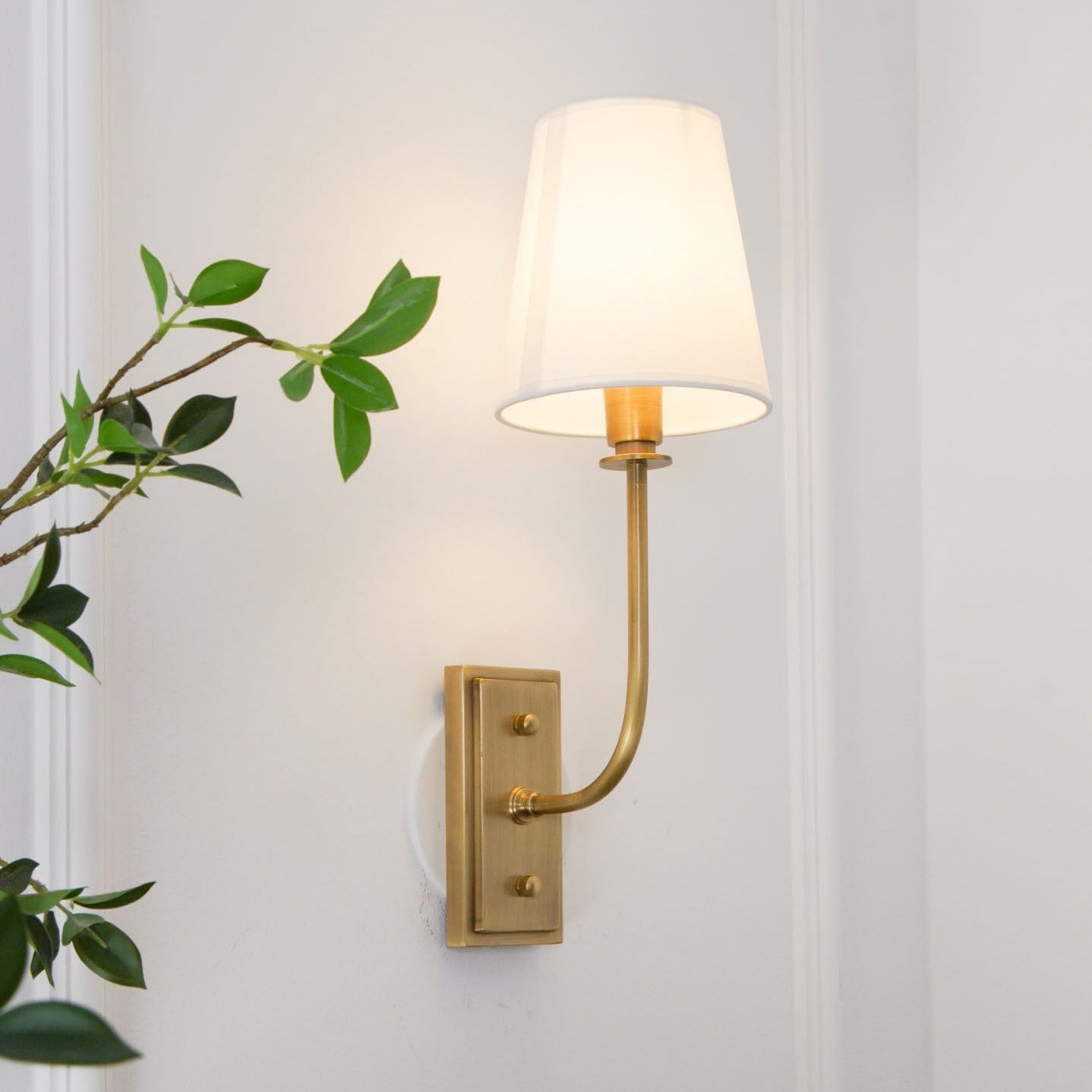 Silva Lámpara de Pared con Pantalla Cónica de Tela