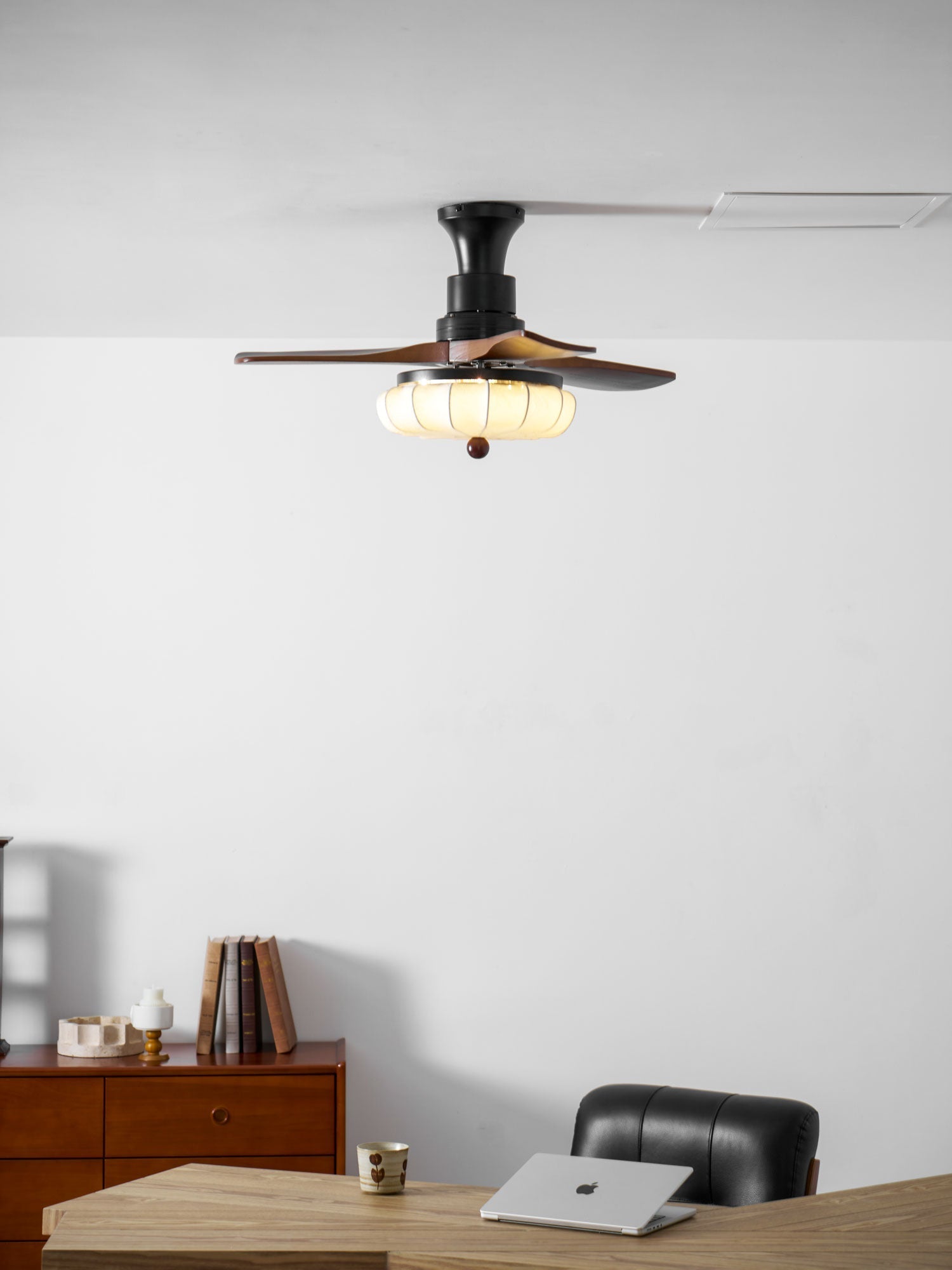 Ventilador de Techo con Luz Jasper Bloom, en una oficina en casa