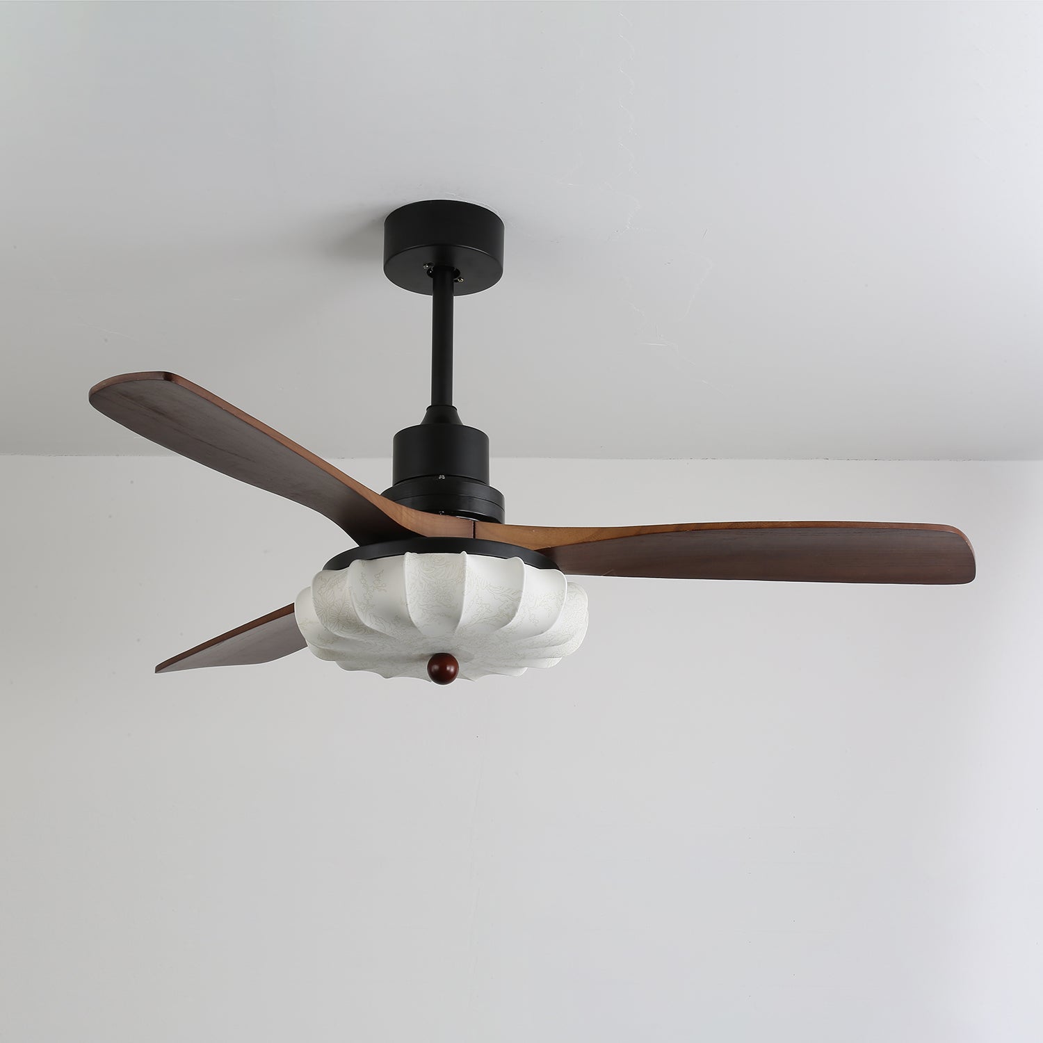 Ventilador de Techo con Luz Jasper Bloom, primer plano del patrón de tela estampado