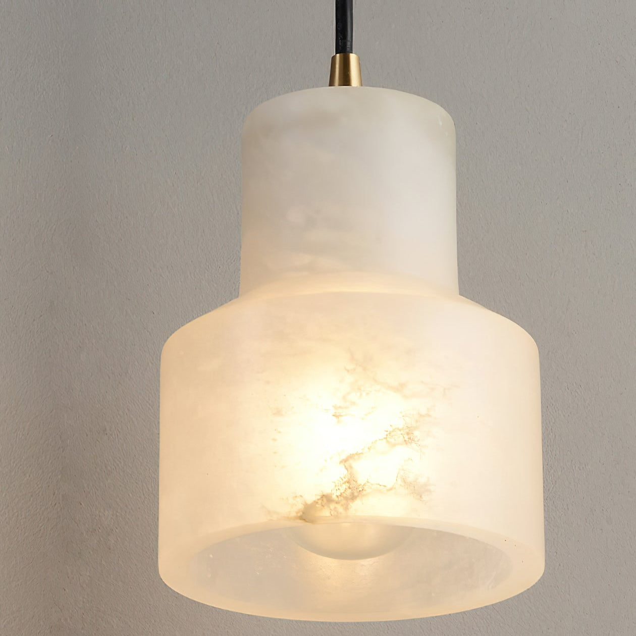 Ritta Alabaster Pendant Light Brass Luxurious