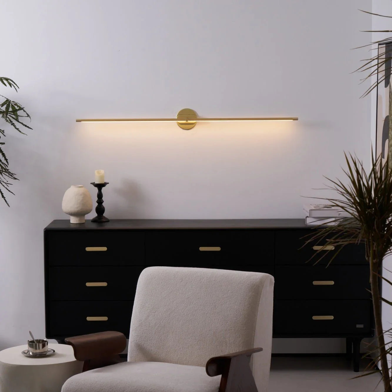 Arisha Lámpara de Pared Lineal Minimalista en Dorado y Negro