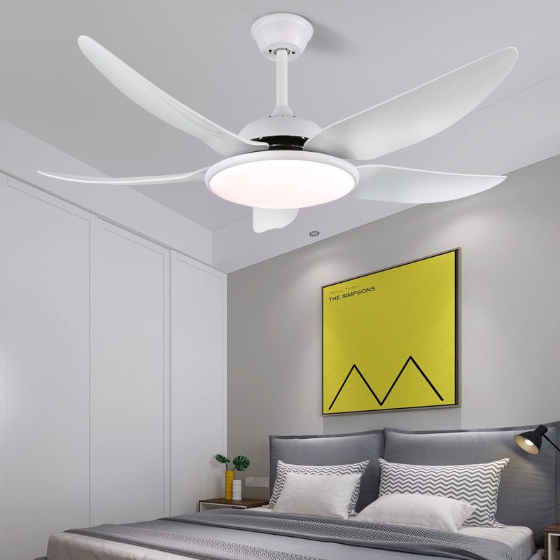Ventilador de Techo Moderno Aquila mostrando su estructura metálica y aspas de ABS