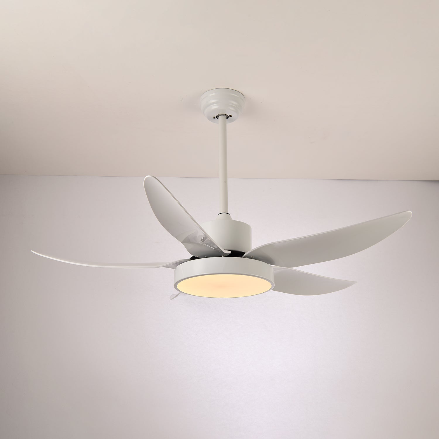 Vista detallada del mando a distancia para el Ventilador de Techo Auron con Luz