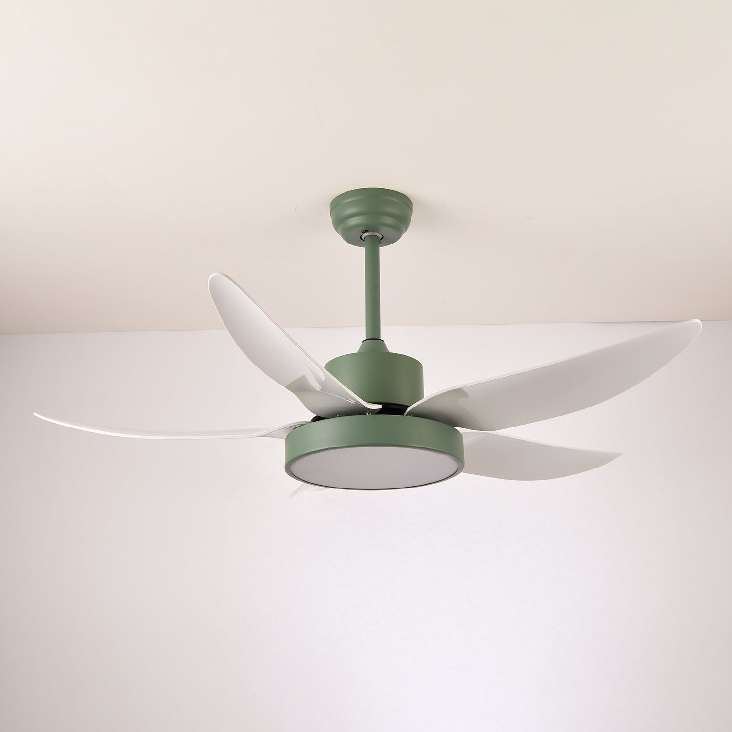 Diagrama mostrando las dimensiones del Ventilador de Techo Moderno Auron con Luz